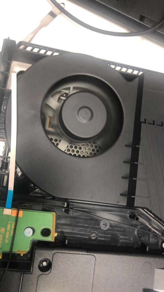 ¿Suena mucho el ventilador? | Limpieza del calentamiento de PS4 FAT , PS4 Slim