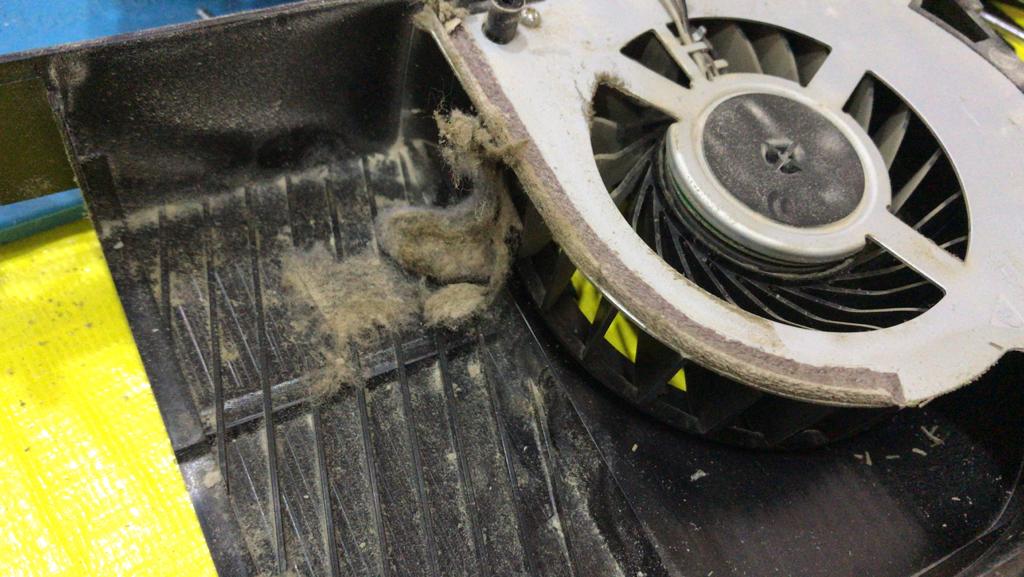 ¿Suena mucho el ventilador? | Limpieza del calentamiento de PS4 FAT , PS4 Slim